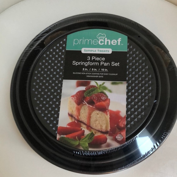 Springform baking pan set- 3 piece.  New in package.  Never opened or used - Picture 1 of 2